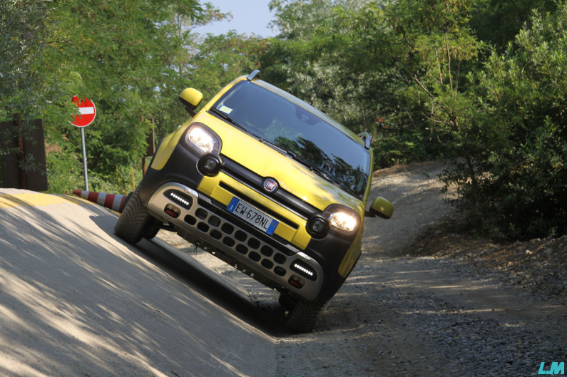 fiat panda cross 4x4 penchée