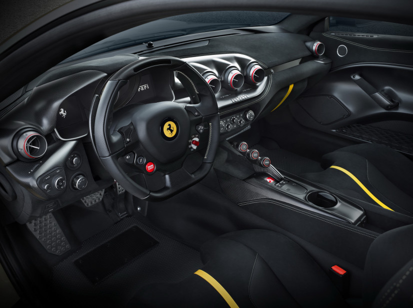 Ferrari F12 tdf intérieur