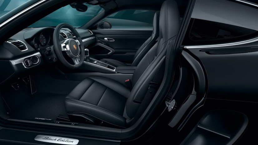 Vue intérieure Porsche Cayman Black Edition latérale